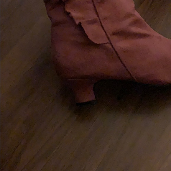 Pink Ruffle boots - Picture 4 of 7